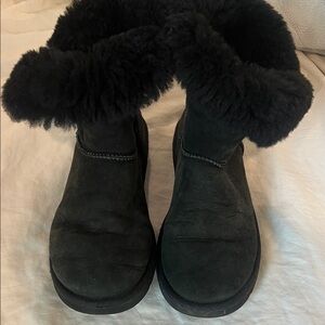 UGG Australia Black Suede & SOFT Sheepskin Fleece Calf Boots w/ Loop Button